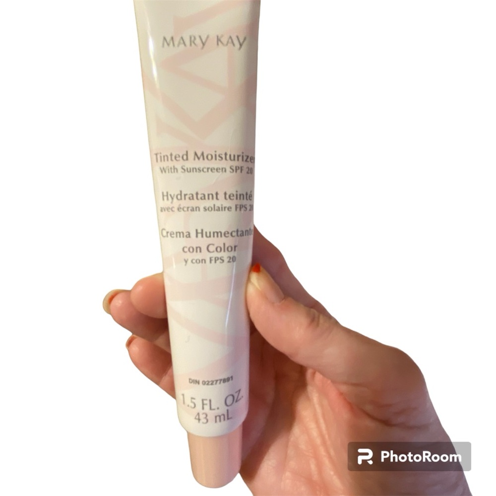 NWOT Mary Kay Tinted Moisturizer with Sunscreen SPF 20, Ivory, Discontinued